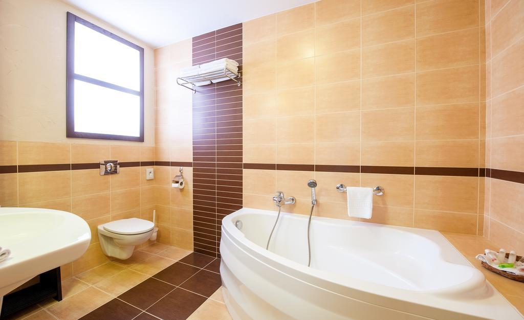Hotel Santin Belchatow Exterior foto