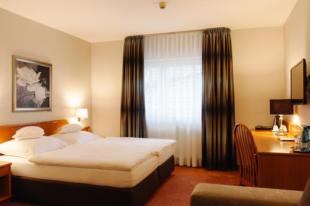 Hotel Santin Belchatow Exterior foto