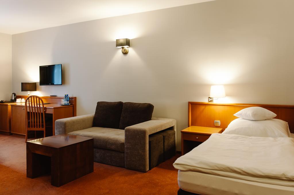 Hotel Santin Belchatow Exterior foto
